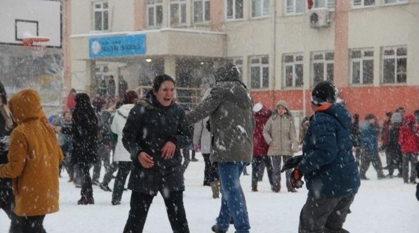 Manisa&rsquo;da Okullara Kar Tatili