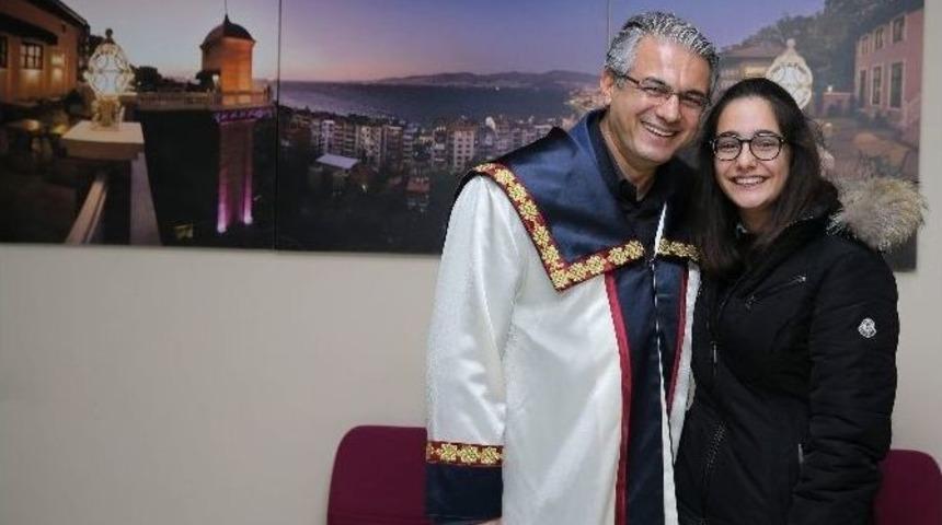 Başkan Akpınar&rsquo;ın Mezuniyet Sevinci