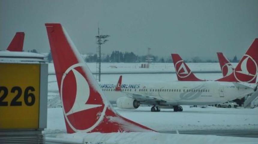 Atat&uuml;rk Havalimanı'nda Hayat Normale D&ouml;n&uuml;yor