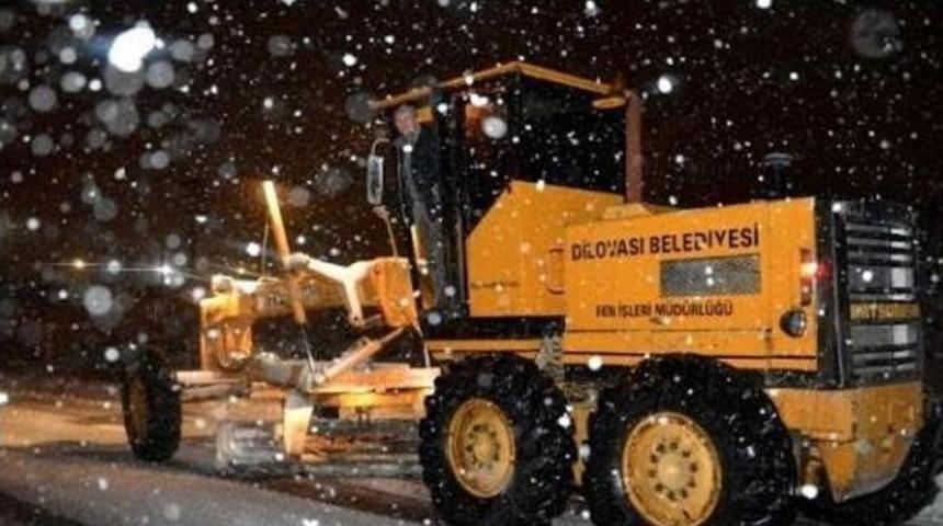 Dilovası’nda Kar Yağışına Yönelik Çalışmalar Sürüyor