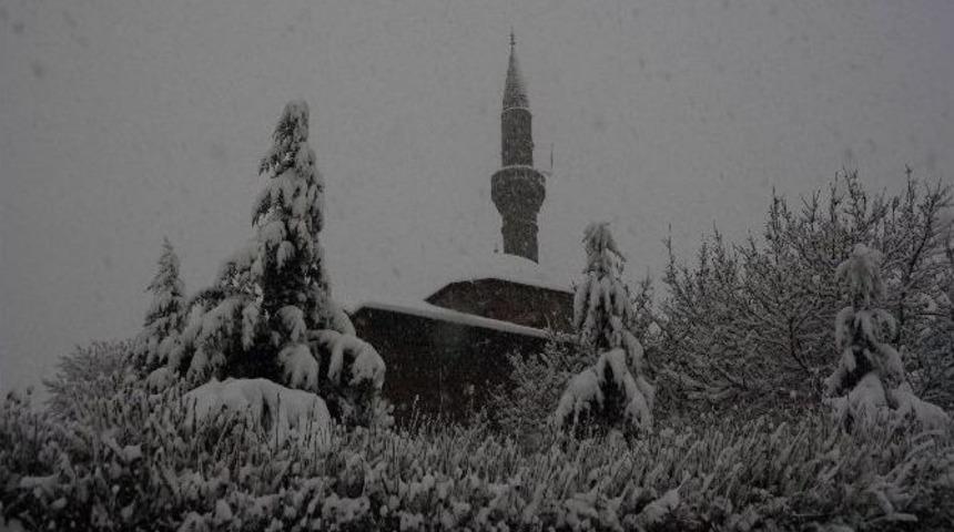 T&uuml;rkiye&rsquo;nin En Soğuk İl&ccedil;esi Derinkuyu Oldu