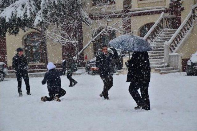 Manisalılar Beyaz Örtünün Keyfini Sürdü (2)