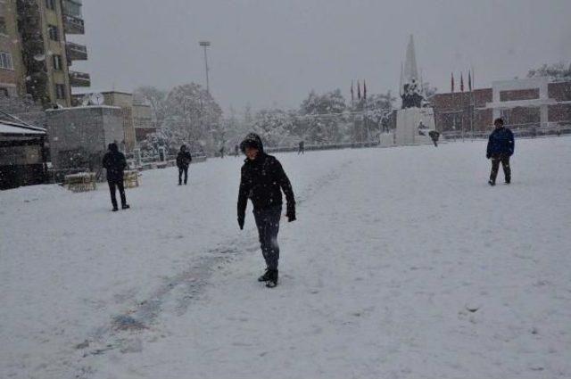 Manisalılar Beyaz Örtünün Keyfini Sürdü (2)