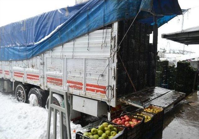 Yoğun Kar Yağışı, Sebze Meyve Halini De Etkiledi