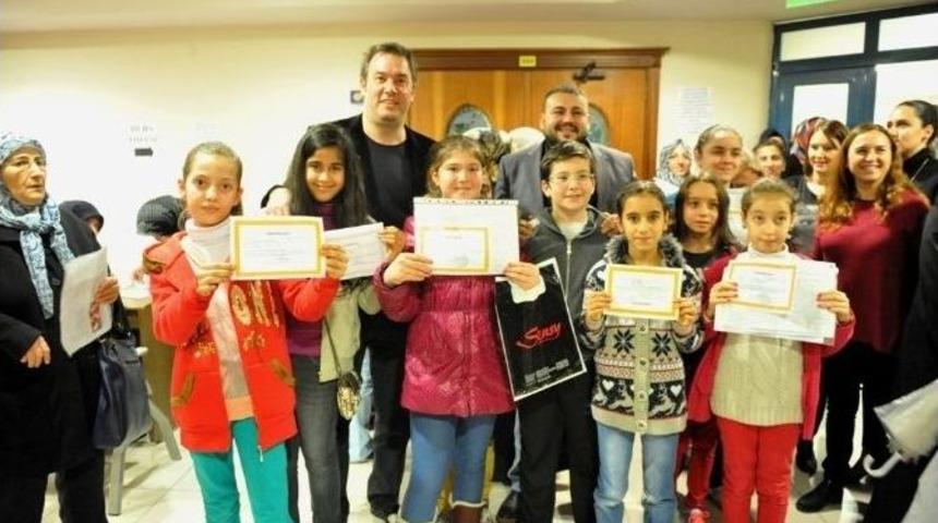 Buca&rsquo;da Başarılı &Ouml;ğrenciye Burs Desteği