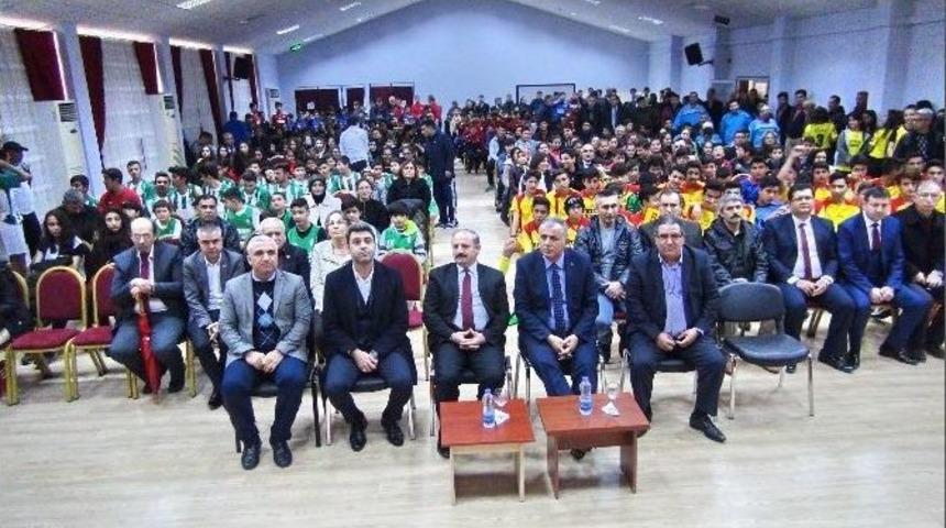 Silifke&rsquo;de Sporda Başarılı &Ouml;ğrenci &Ouml;ğretmen Ve Kul&uuml;plere &Ouml;d&uuml;l Verildi