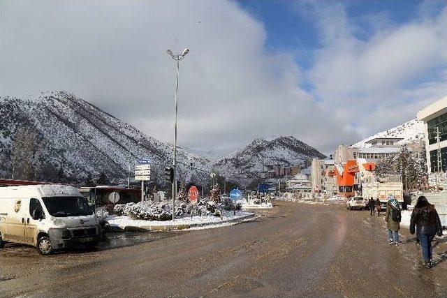 Gümüşhane’de 100 Köy Yolu Kar Yağışı Nedeniyle Ulaşıma Kapandı