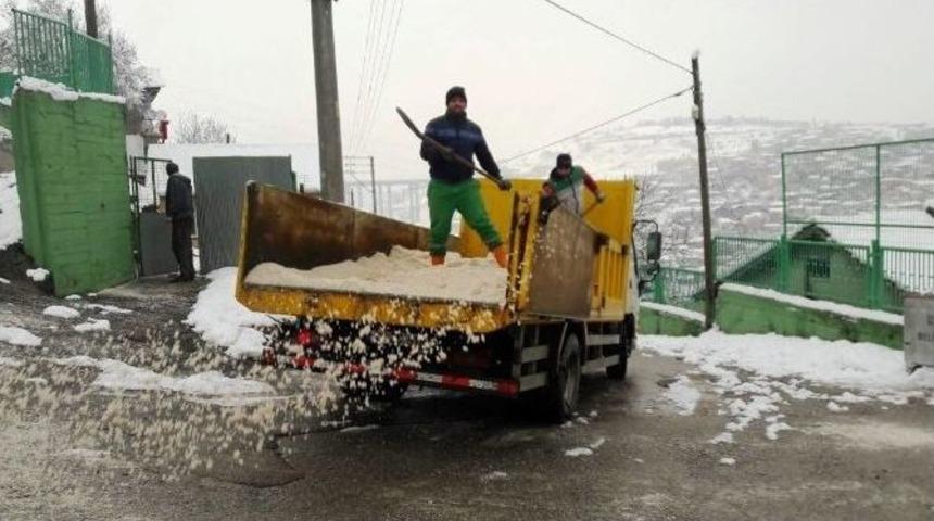 İzmit&rsquo;te Kar Yağışına Y&ouml;nelik &Ccedil;alışmalar S&uuml;r&uuml;yor