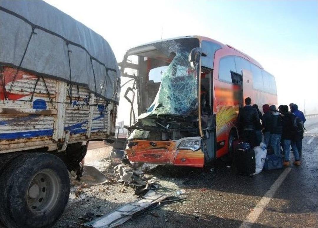 Şanlıurfa&rsquo;da Zincirleme Kaza: 8 Yaralı