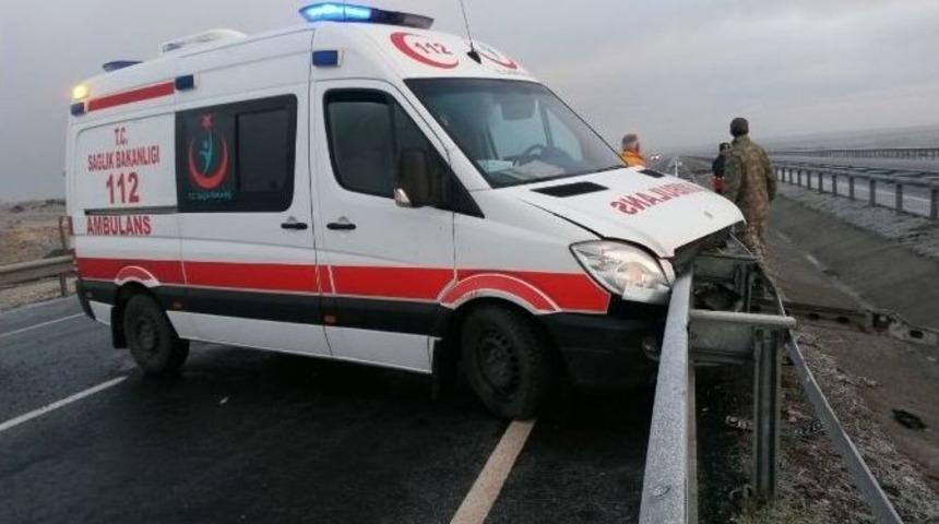 Kazaya Giden Ambulans Zincirleme Kazaya Karıştı