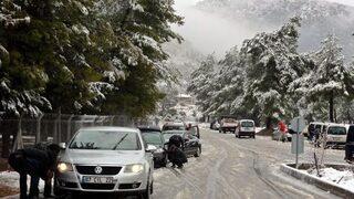 Antalya'da Kar Nedeniyle Yollar Kapandı (2)