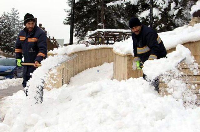Sivas'ta 509 Köy Yolu Kardan Ulaşıma Kapalı