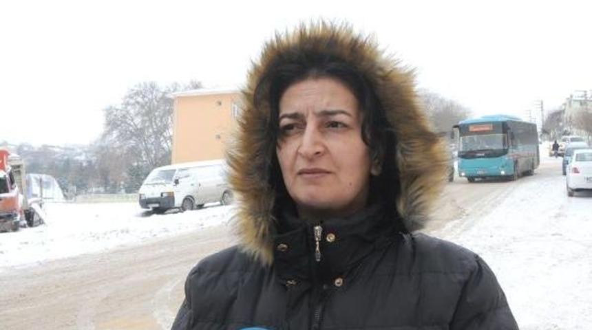 Karda Kayıp Kamyonetin Altında Kalan Kadın Konuştu: Halen Şoktayım