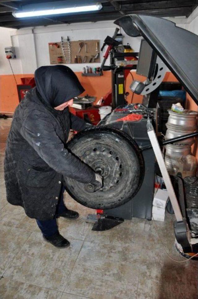 Kadın Girişimci, Kosgeb Kredisi Ile Oto Lastik Tamirhanesi Açtı 1