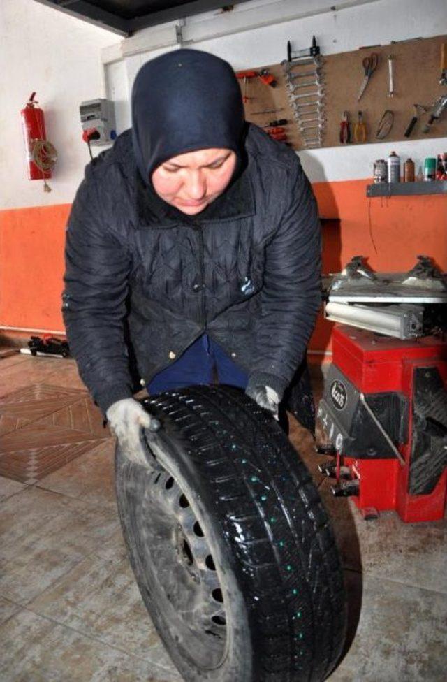 Kadın Girişimci, Kosgeb Kredisi Ile Oto Lastik Tamirhanesi Açtı 3