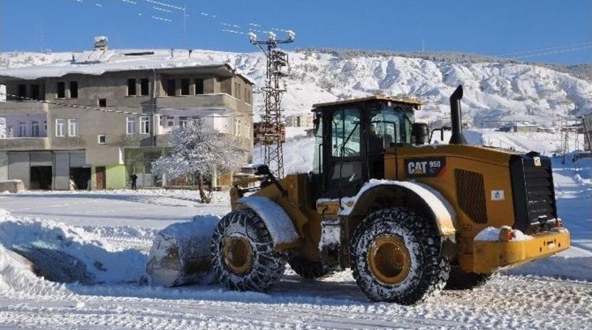 Sincik-malatya Karayolunda 4 G&uuml;nd&uuml;r Ulaşım Sağlanamıyor