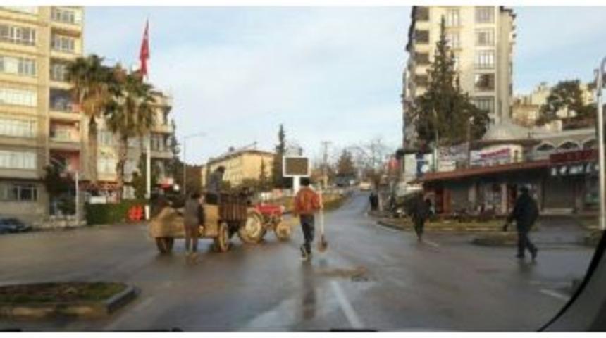 Asfalt Yama &Ccedil;alışmaları Devam Ediyor