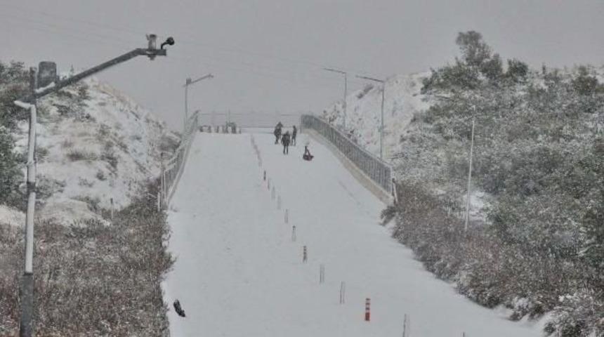 İzmir'de Kar Etkili Oldu (2)