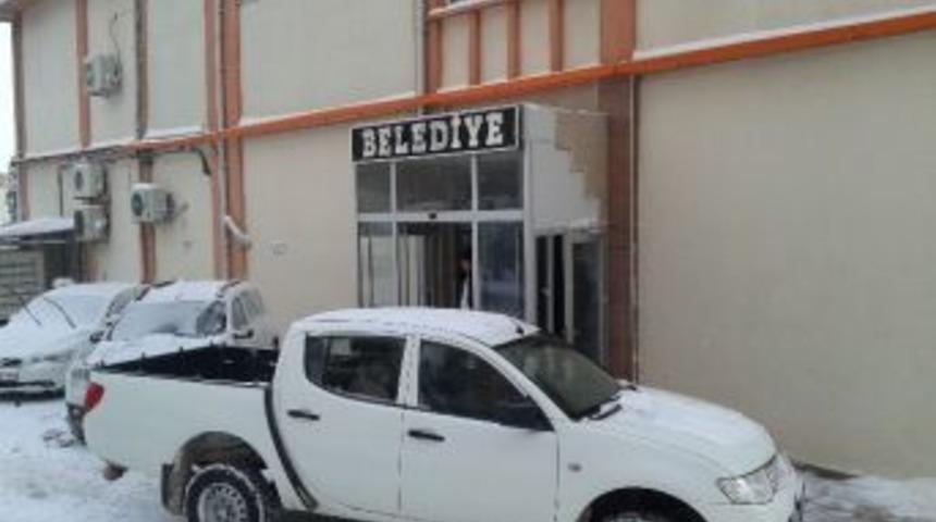 Karda Mahsur Kalan Vatandaşı Belediye Ekipleri Kurtardı