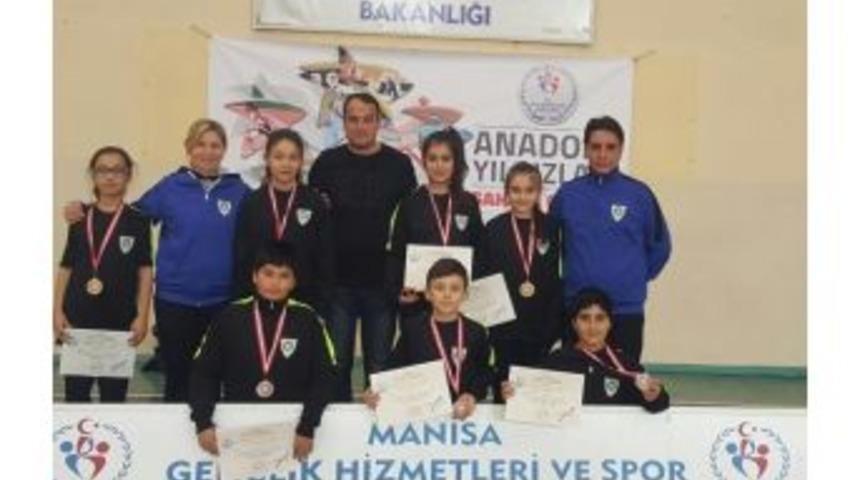 Manisa&rsquo;nın Badminton Takımı Turnuvaya Damga Vurdu