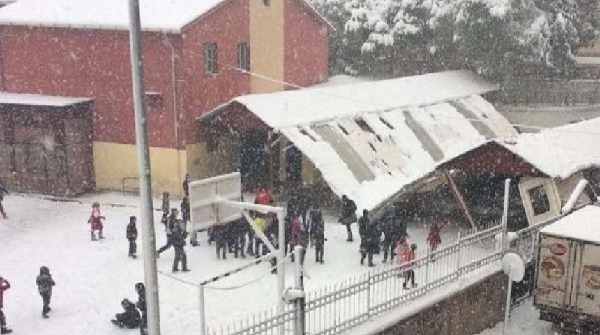 İlkokuldaki Kantinin &Ccedil;atısı &Ccedil;&ouml;kt&uuml;