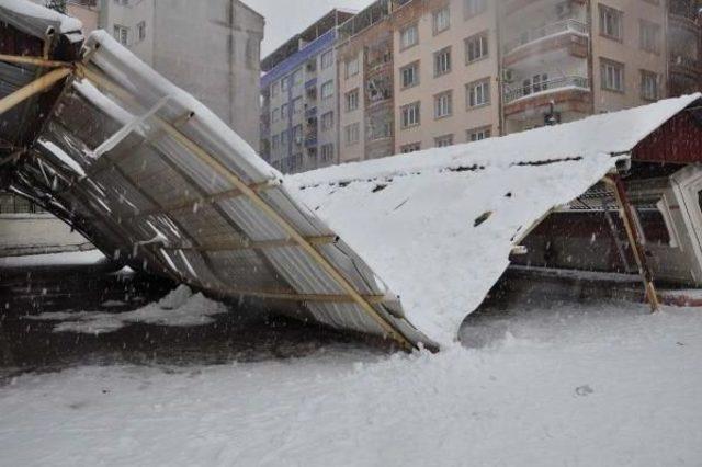 İlkokuldaki Kantinin &Ccedil;atısı &Ccedil;&ouml;kt&uuml; 2