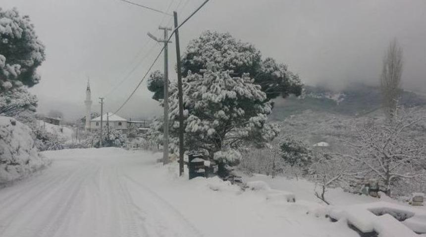 Aydın&rsquo;da Kar Yağışına En &Ccedil;ok &Ccedil;ocuklar Sevindi