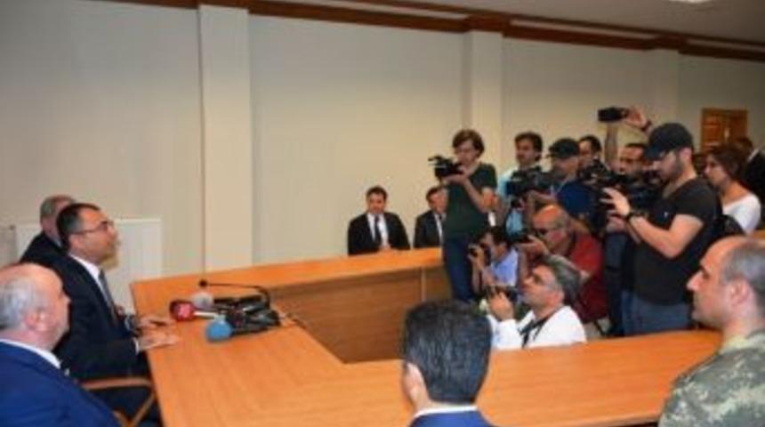 Vali Toprak: “kamu Vicdanının Sesi Olmaktadırlar”