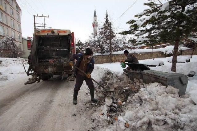 Beyşehir’de Temizlik İşçilerinin Karla İmtihanı