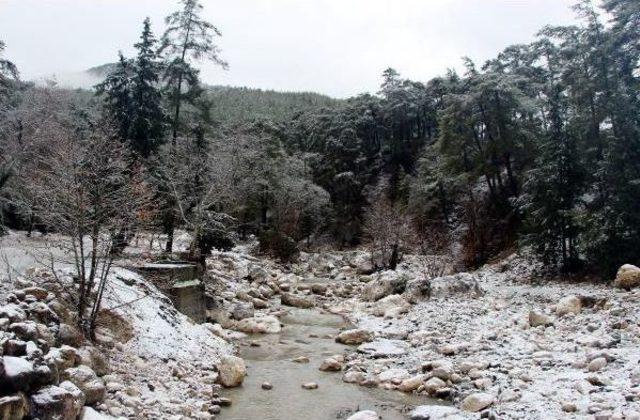 Antalya'da Kar Nedeniyle Yollar Kapandı (3)