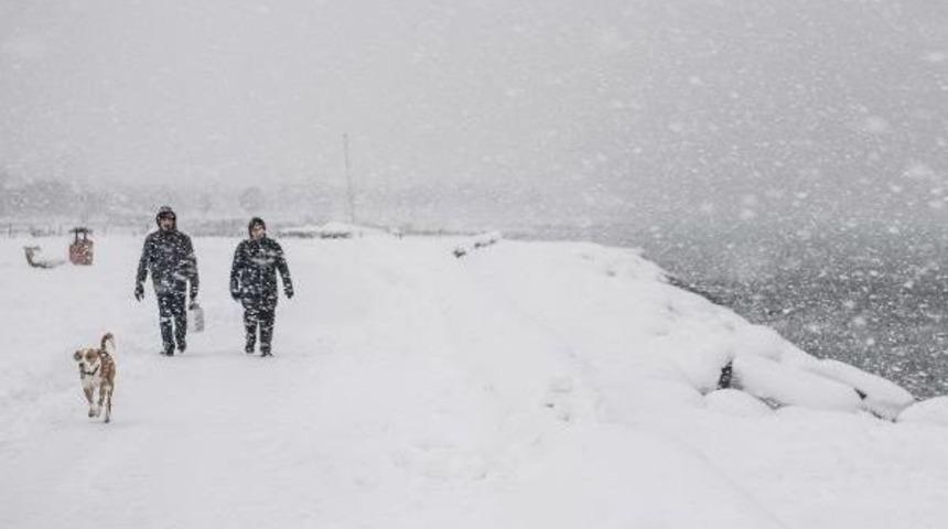 Beylikd&uuml;z&uuml;'nden Taksim'e, Bağcılar'dan Kadık&ouml;y'e Kar Yağışı (2)