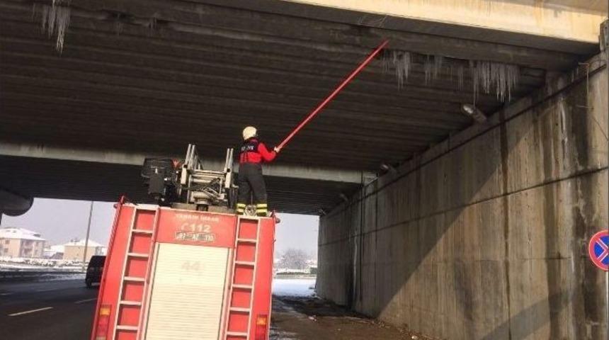 D&uuml;zce&rsquo;de Buz Sarkıtları Kırılıyor