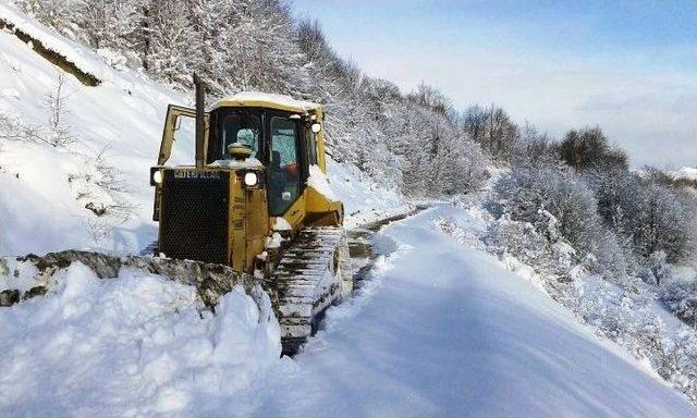 Asılsız İhbarlar Ve Zincirsiz Araçlar Karla Mücadeleyi Aksatıyor