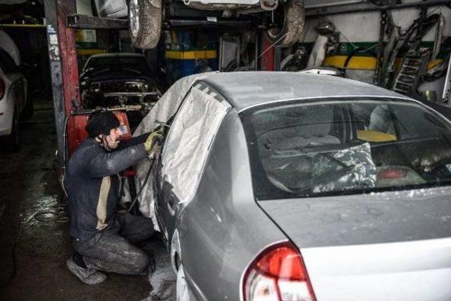 Sanayi Siteleri Motorları Donan Ve Kaza Yapan Otomobillerle Doldu