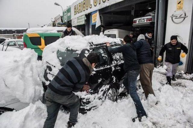 Sanayi Siteleri Motorları Donan Ve Kaza Yapan Otomobillerle Doldu