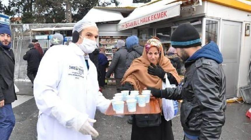 Metrob&uuml;s Kullanan 4 Bin Kişiyle &Ccedil;orba Ve 4 Bin Salep