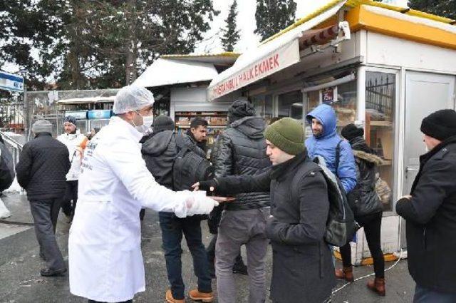 Metrobüs Kullanan 4 Bin Kişiyle Çorba Ve 4 Bin Salep