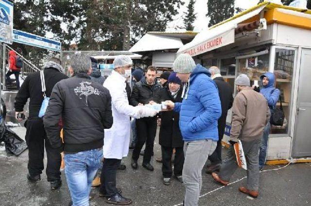 Metrobüs Kullanan 4 Bin Kişiyle Çorba Ve 4 Bin Salep