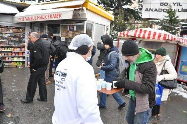 Metrobüs Kullanan 4 Bin Kişiyle Çorba Ve 4 Bin Salep