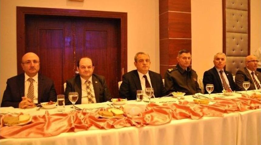 Bakan Eroğlu&rsquo;ndan Afyonkarahisar&rsquo;daki Gazetecilere Telefon S&uuml;rprizi