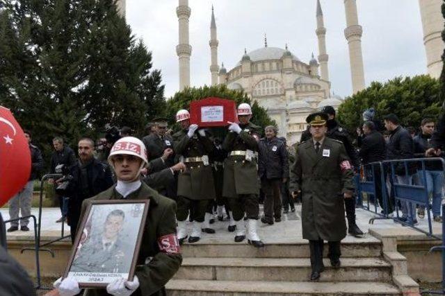 Şehit Bordo Bereli Astsubay Keskin'in Cenazesi Adana'ya Geldi (2)