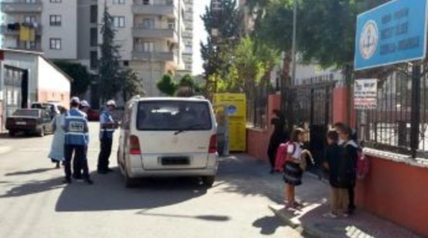 B&uuml;y&uuml;kşehir Zabıta, Korsan Servis Ara&ccedil;larına G&ouml;z A&ccedil;tırmıyor