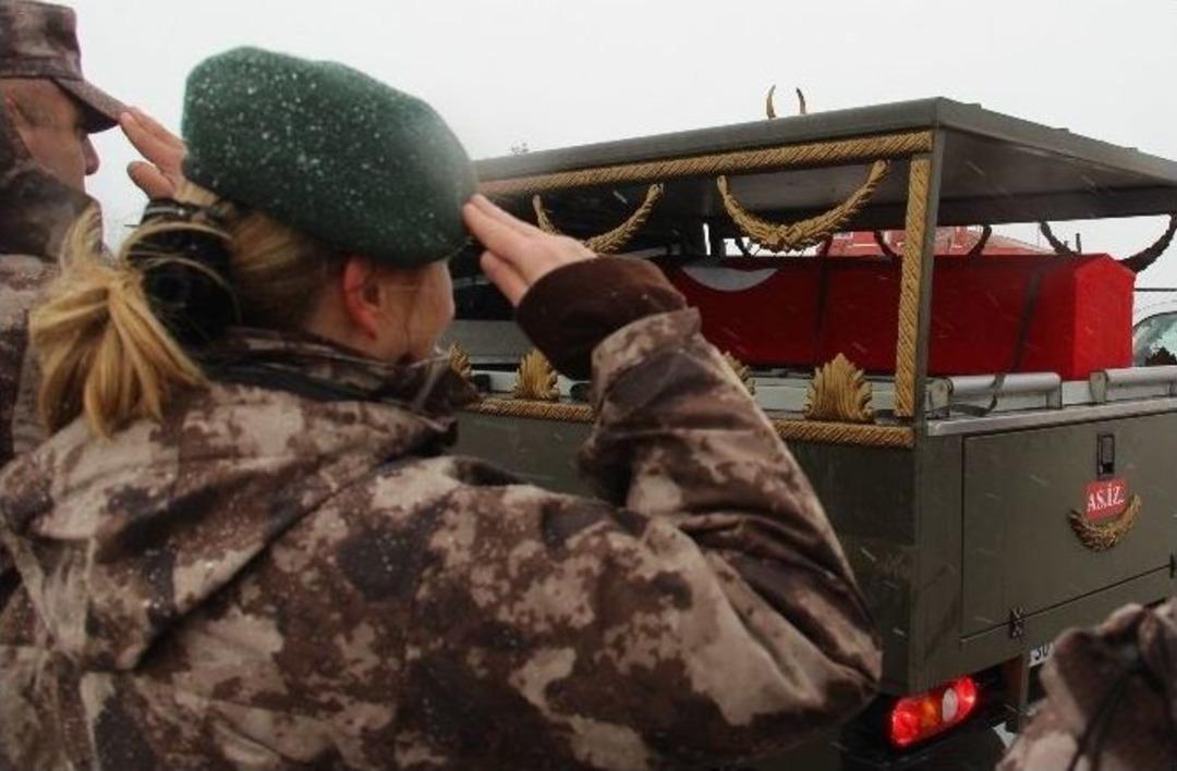 Şehit Astsubayın Cenazesi &Ccedil;anakkale&rsquo;ye Getirildi