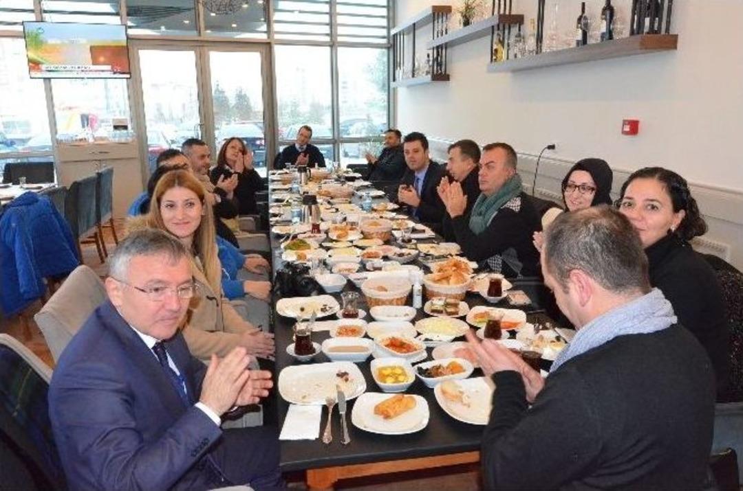 &Ccedil;orlu&rsquo;daki Gazeteciler Kahvaltıda Buluştu