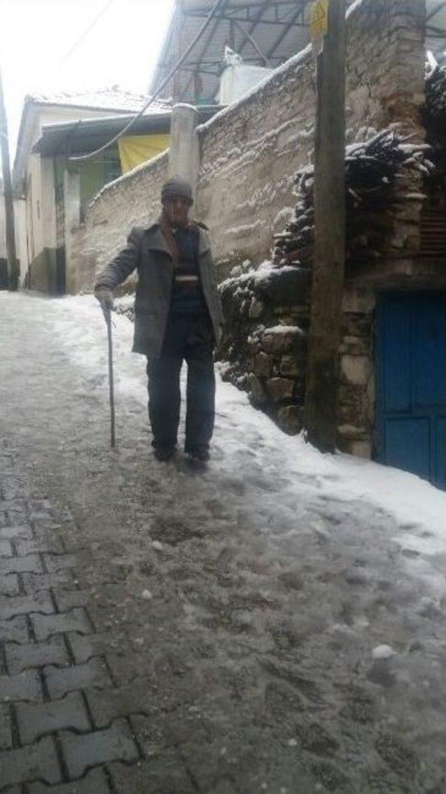 Mucit Köylü Kar Ve Buzda Düşmeden Yürümenin Sırlarını Anlattı