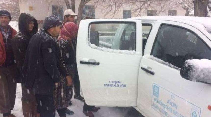 Aydın'da Kardan Kapanan Yolları Ekipler A&ccedil;tı