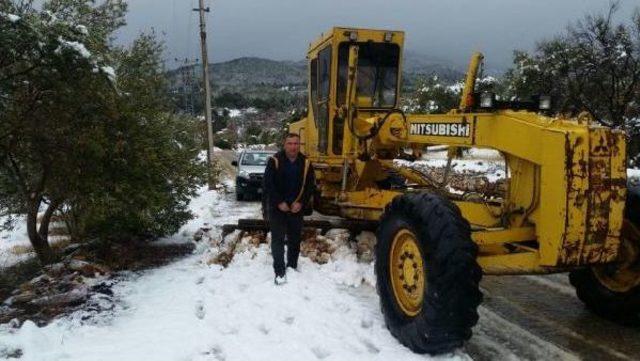 Aydın'da Kardan Kapanan Yolları Ekipler Açtı