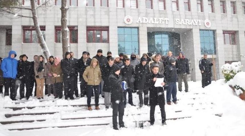 Balıkesir Adliyesi &Ccedil;alışanlarından Ter&ouml;re Tepki