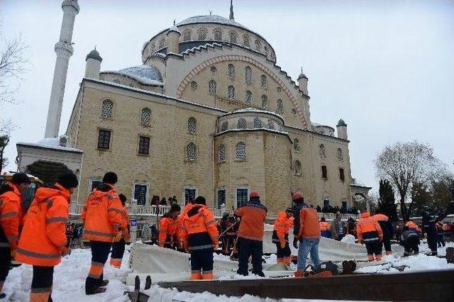 Ataköy’de Tentenin Altında Kalan 1 Kişi Hayatını Kaybetti