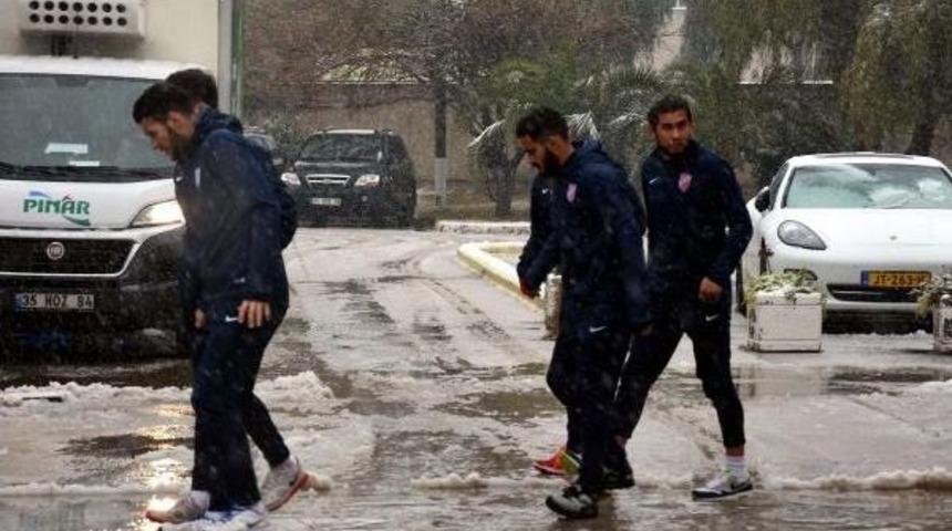 Karşıyaka'da G&uuml;&ccedil;l&uuml; Y&ouml;netim I&ccedil;in Kongre Sesleri